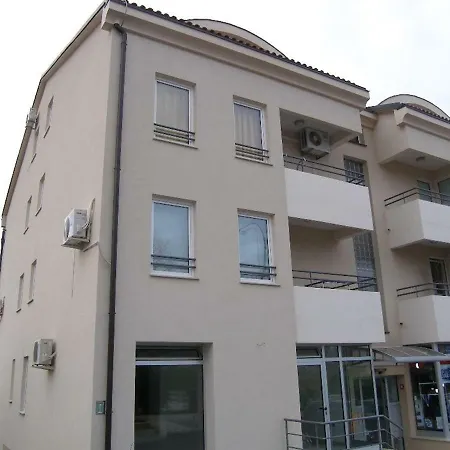 Irena 33048 Appartement