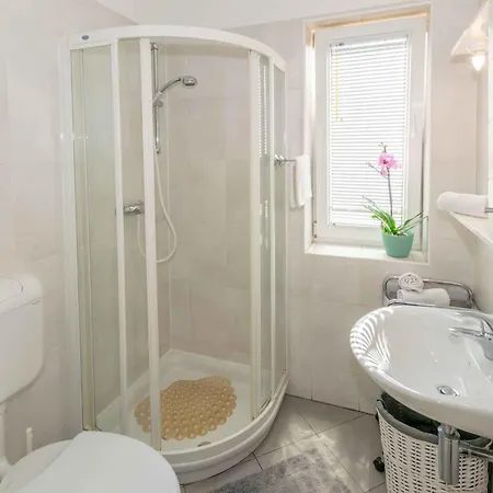 In - Istrien 36014 Pula